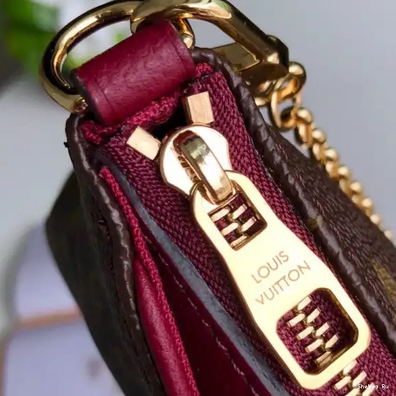 PALLAS Louis Vuitton CHANELUTCH 0520